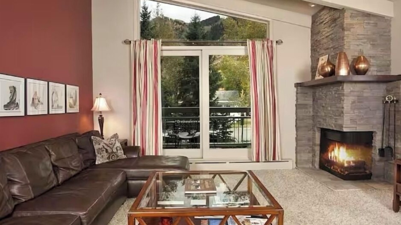 Photo of Livingroom in Downtown