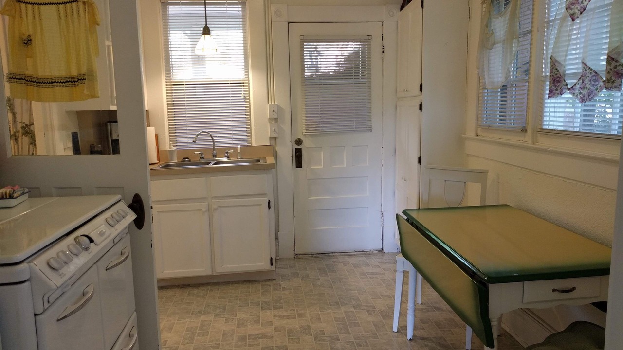 Photo of Kitchen in Manitou Springs Historic District