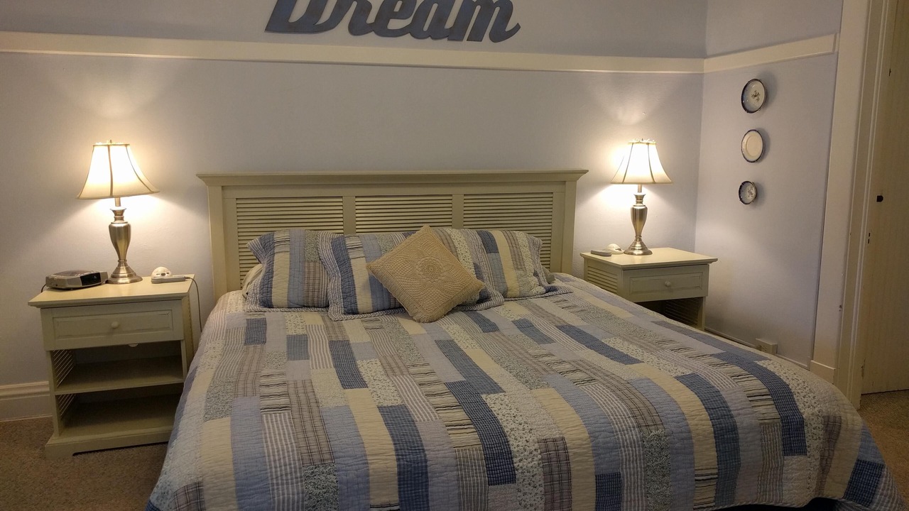 Photo of Bedroom in Manitou Springs Historic District