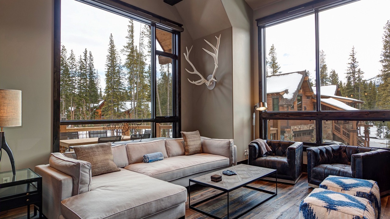 Photo of Livingroom in Peak 8