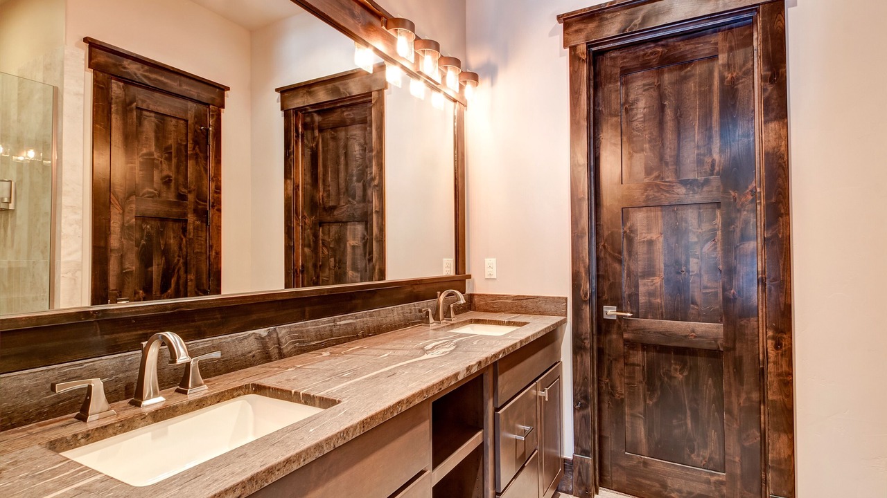 Photo of Bathroom in Peak 8