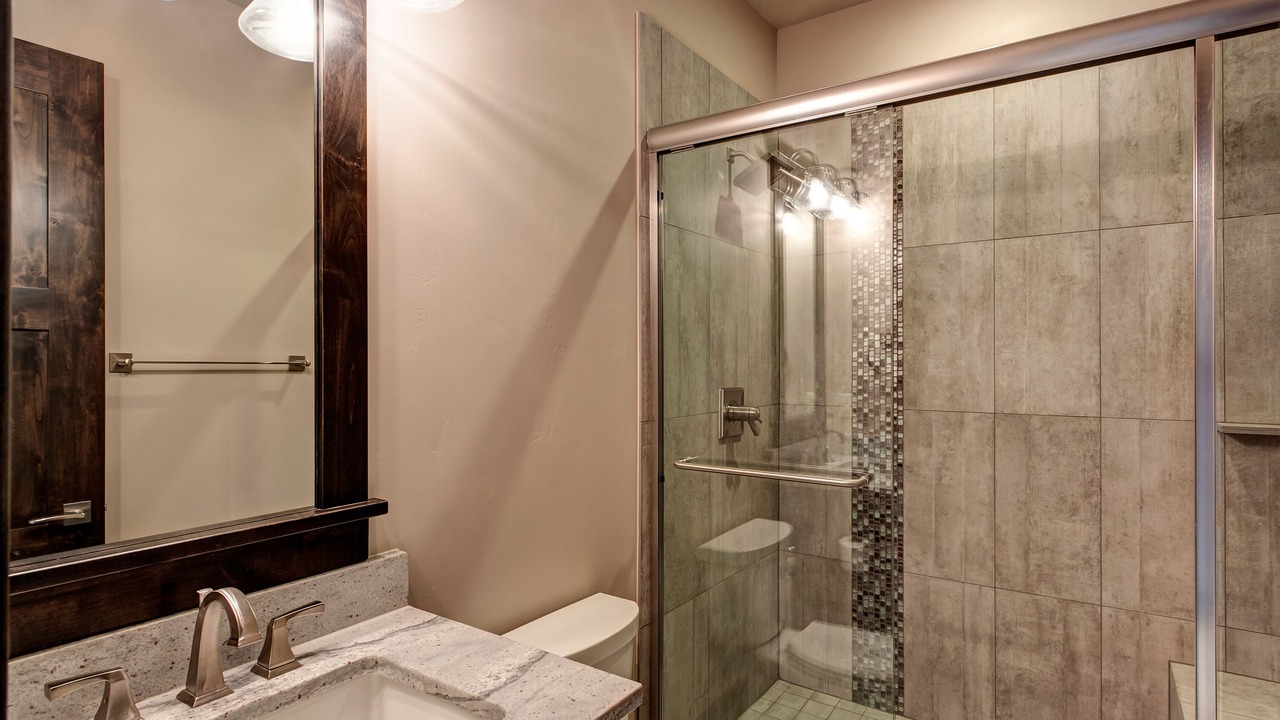 Photo of Bathroom in Peak 8