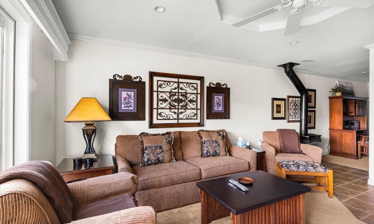 Photo of Livingroom in Pleasant Valley
