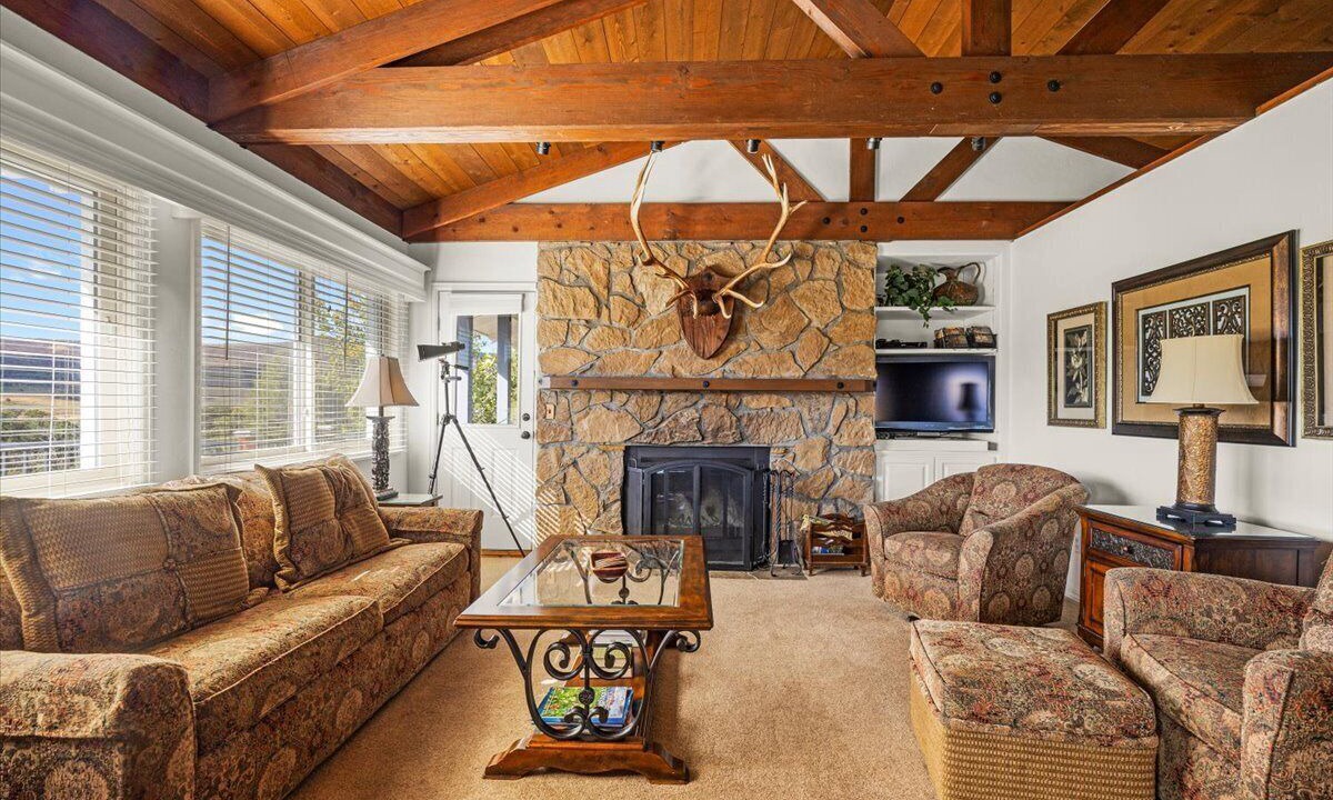 Photo of Livingroom in Pleasant Valley