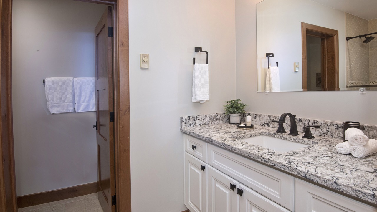 Photo of Bathroom in Highlands Townhomes