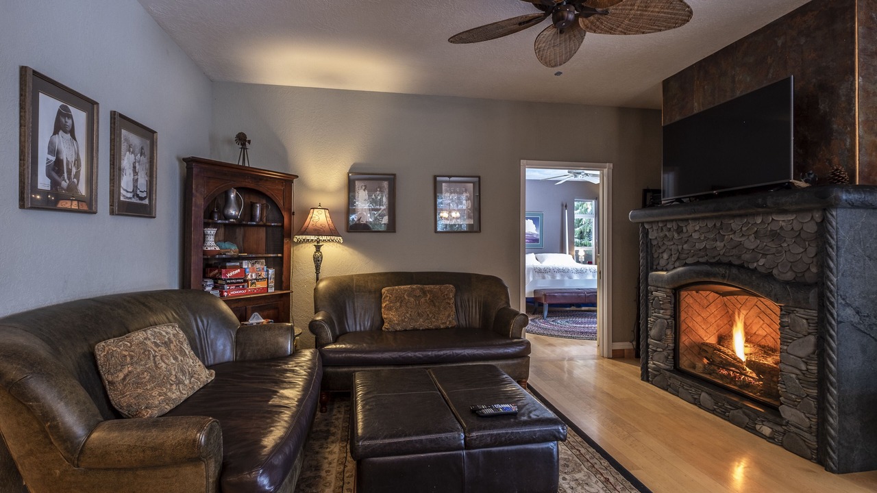 Photo of Livingroom in Weed