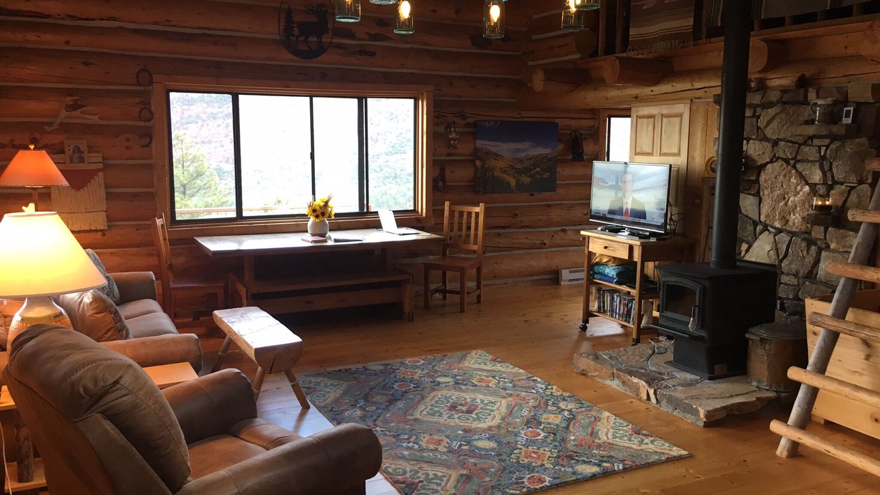Photo of Livingroom in Idlewild Estates