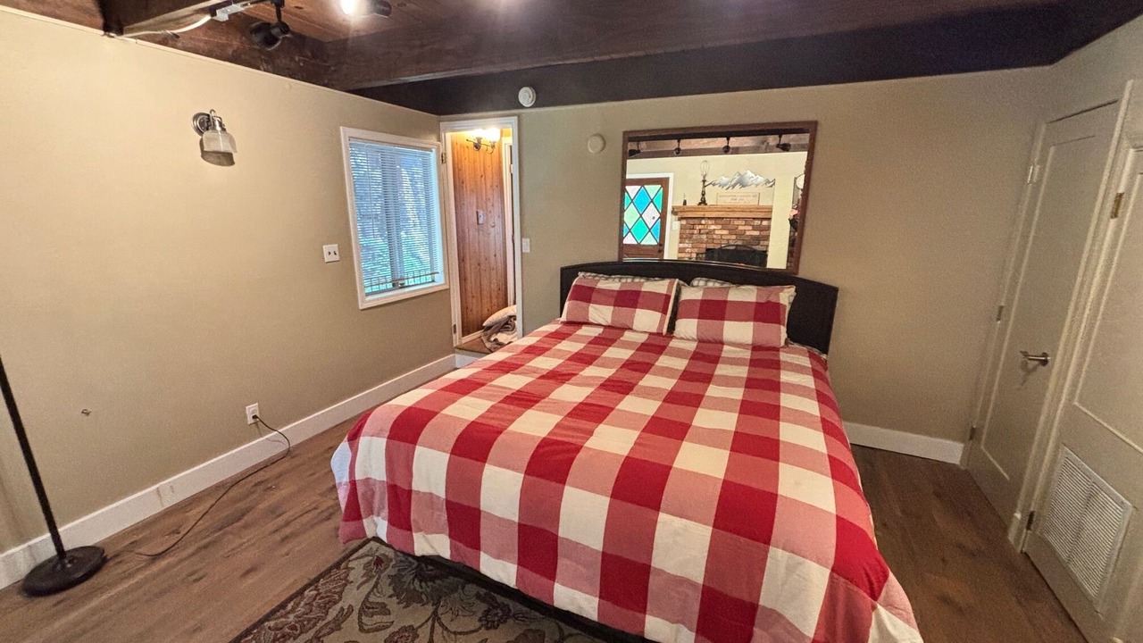 Photo of Bedroom in Lake Arrowhead