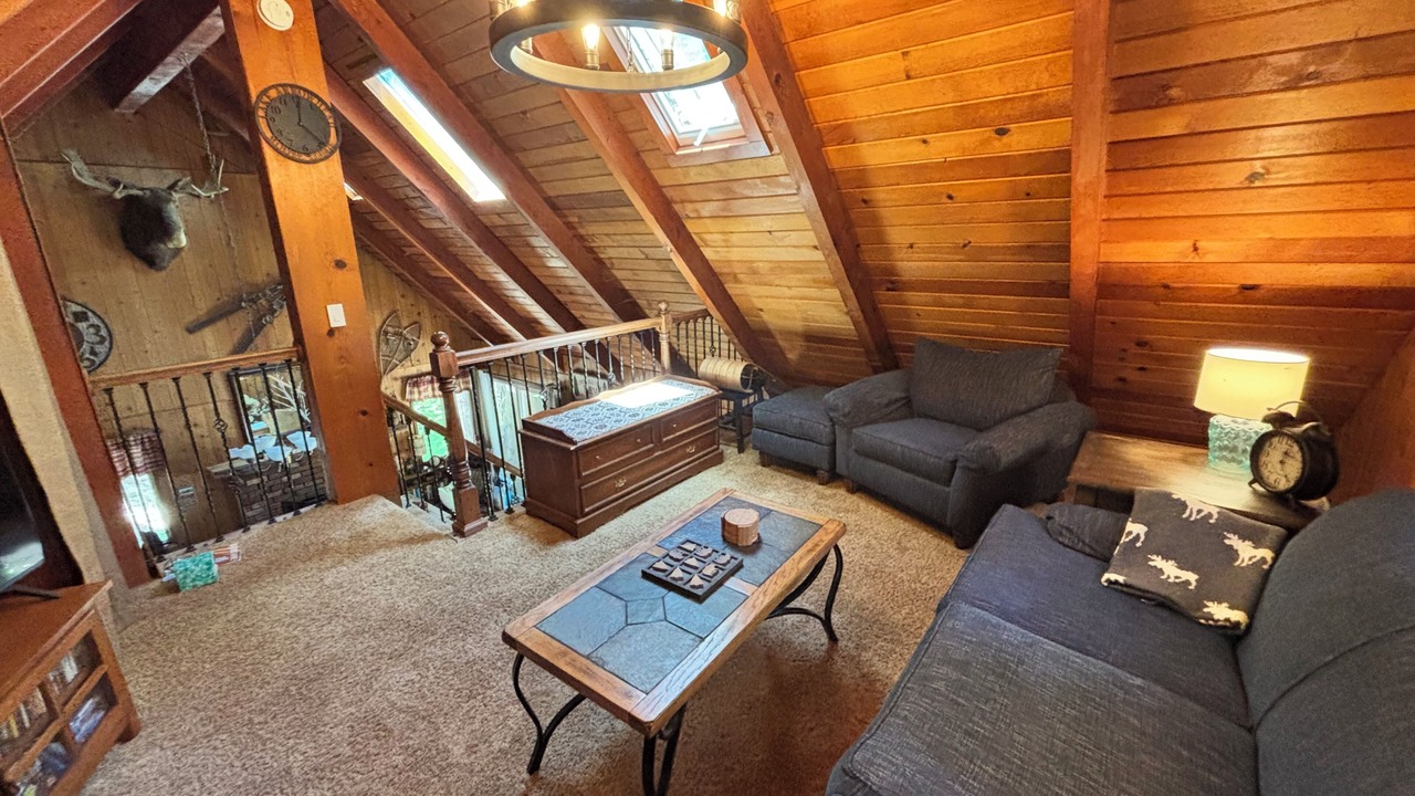 Photo of Livingroom in Lake Arrowhead
