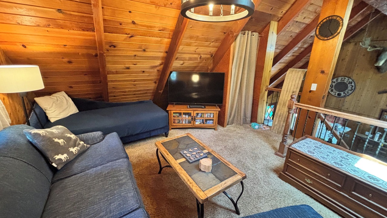 Photo of Livingroom in Lake Arrowhead