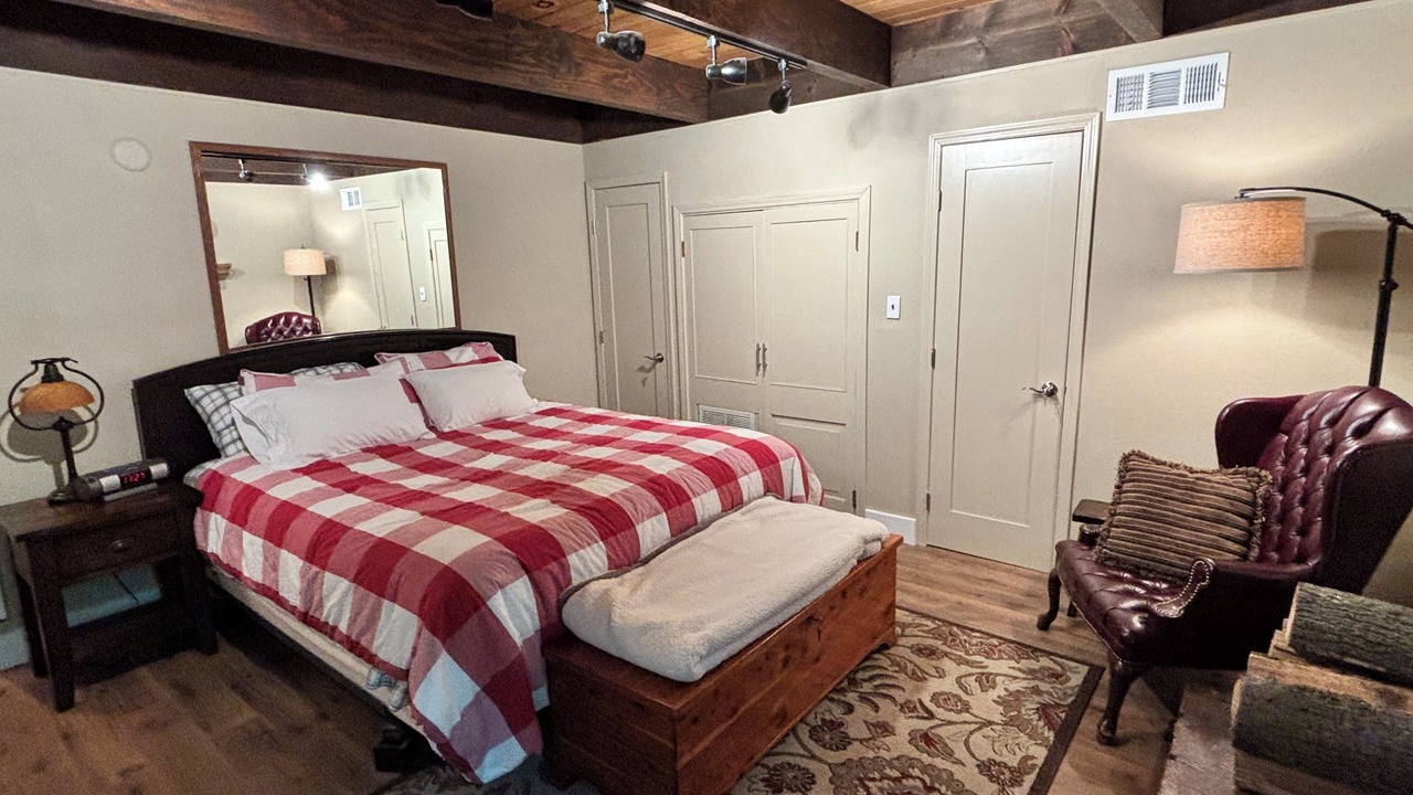 Photo of Bedroom in Lake Arrowhead