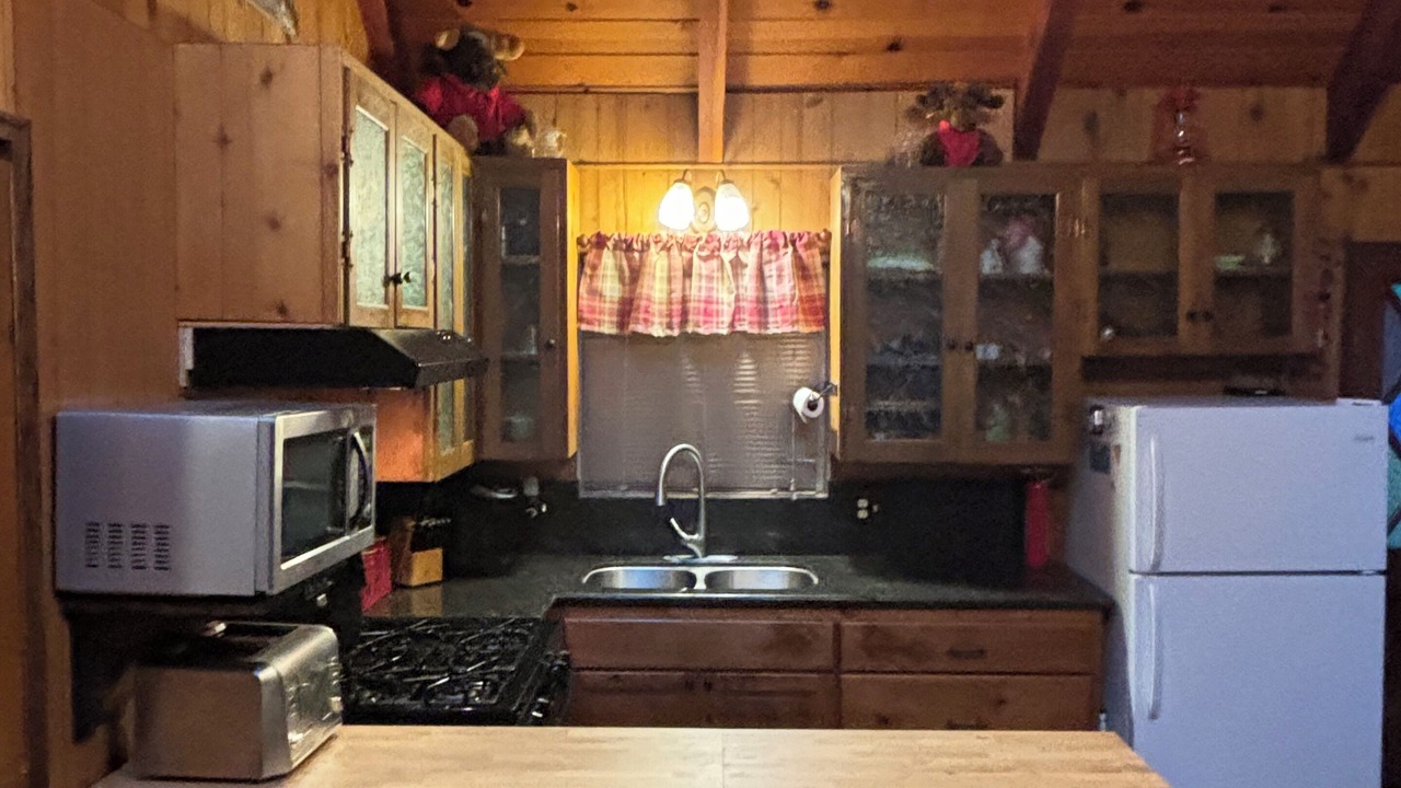Photo of Kitchen in Lake Arrowhead