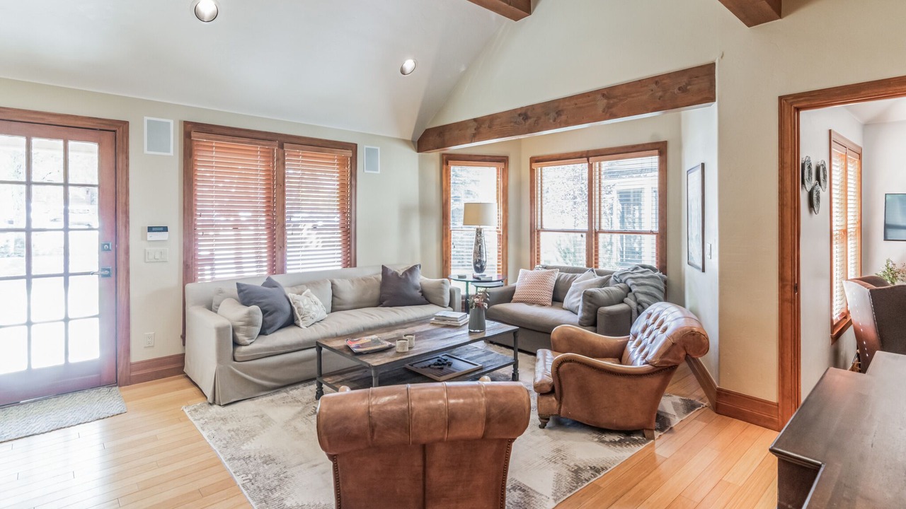Photo of Livingroom in Historic District