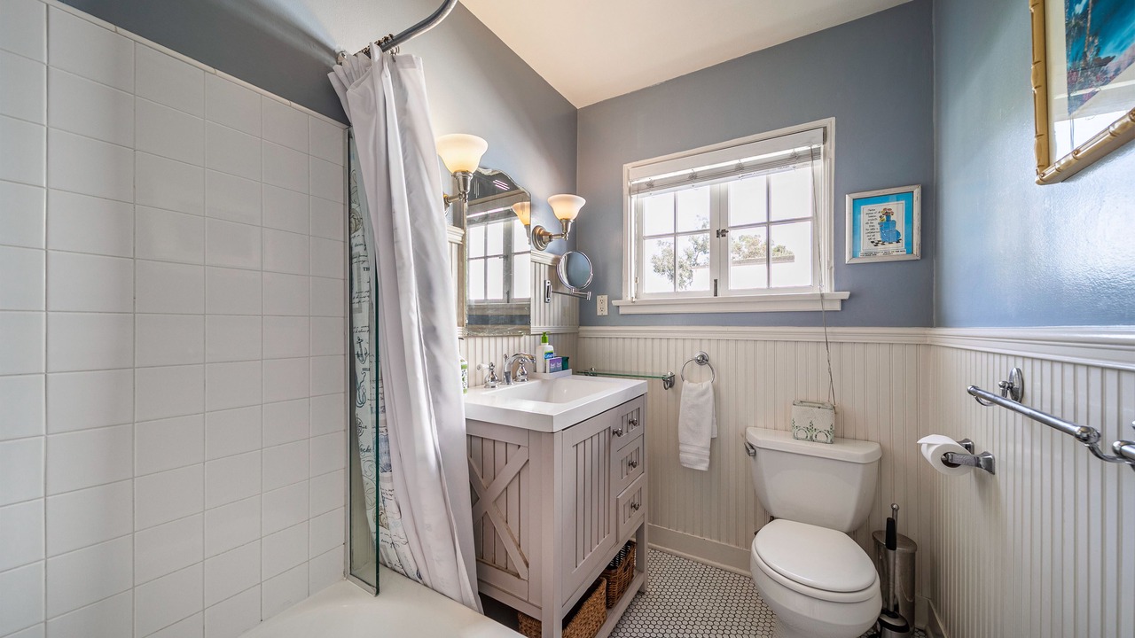 Photo of Bathroom in Laguna Beach