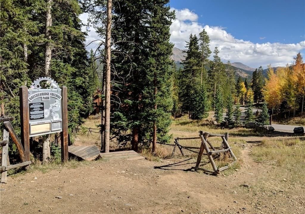 Photo of Outdoor in Peak 8
