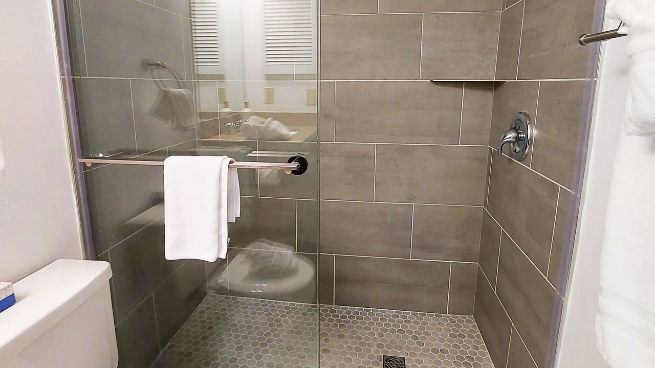Photo of Bathroom in Peak 8