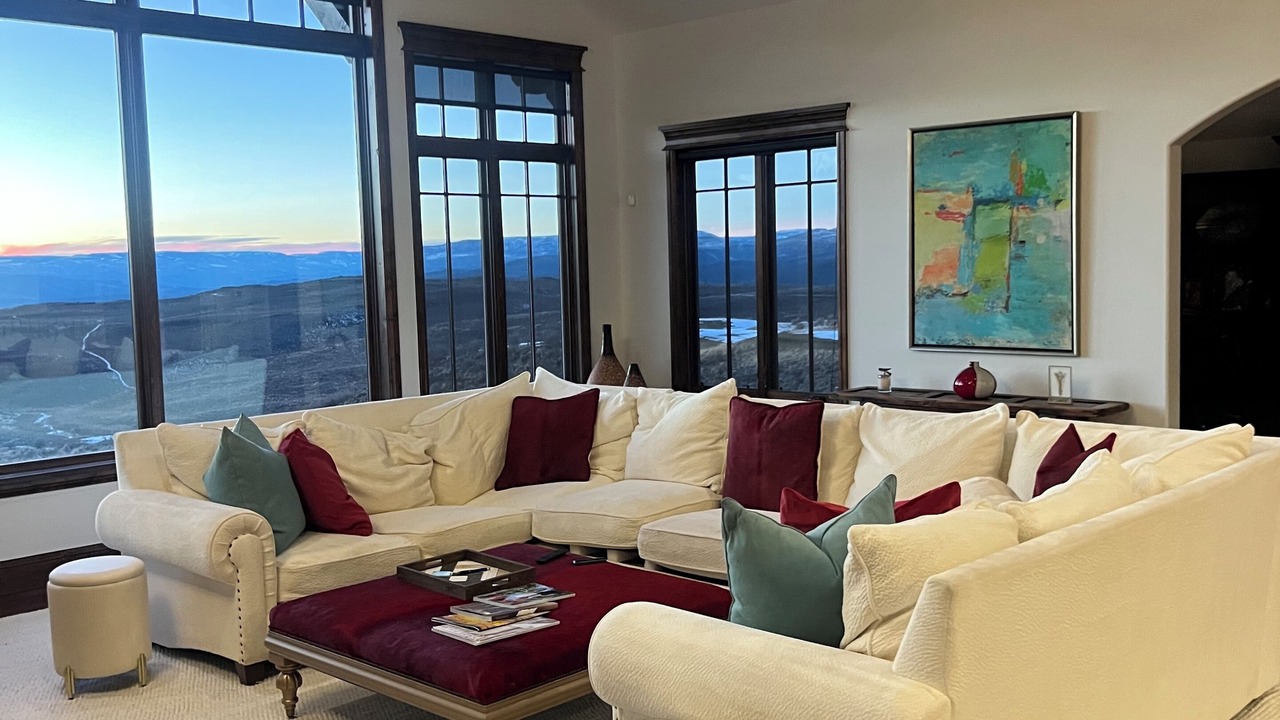 Photo of Livingroom in Edwards