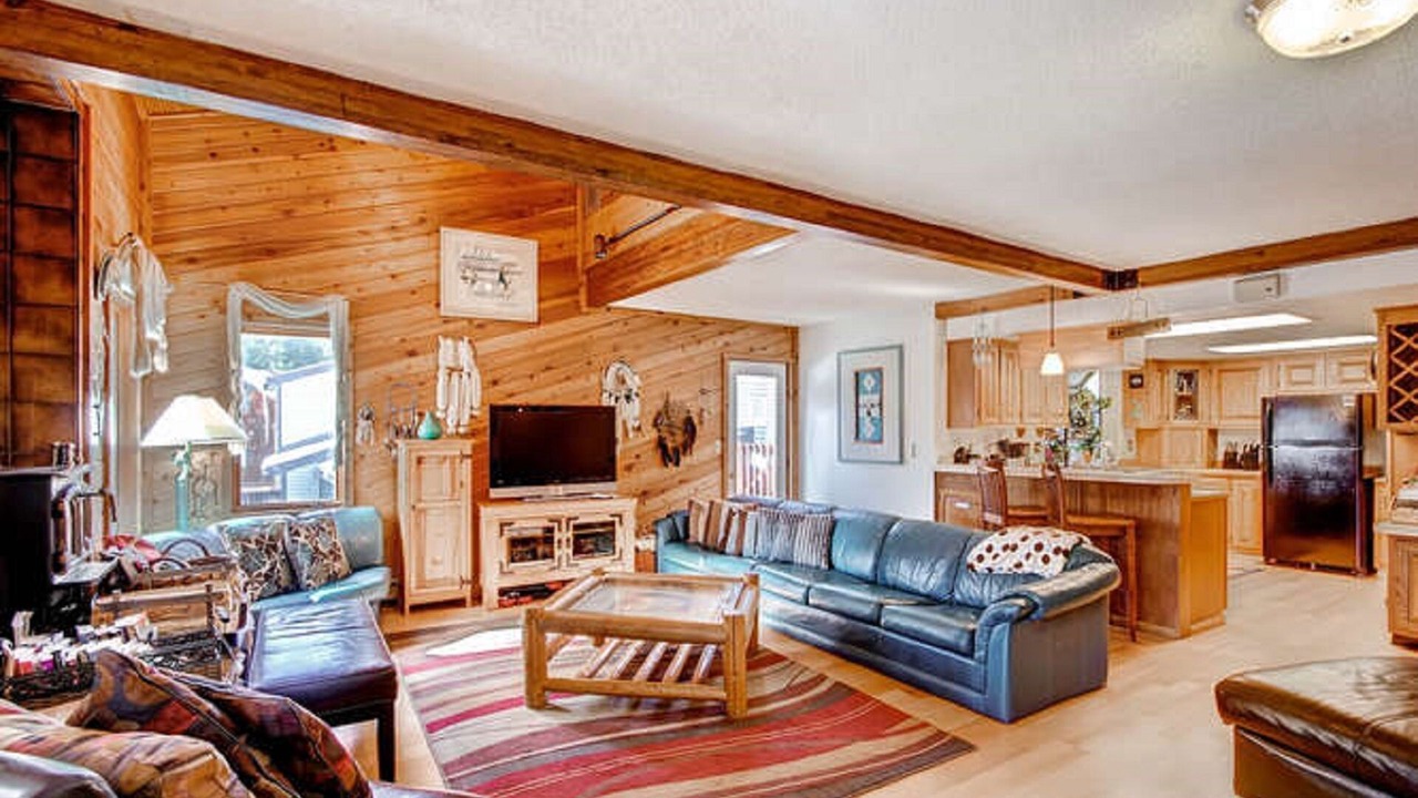 Photo of Livingroom in Warrior's Mark West