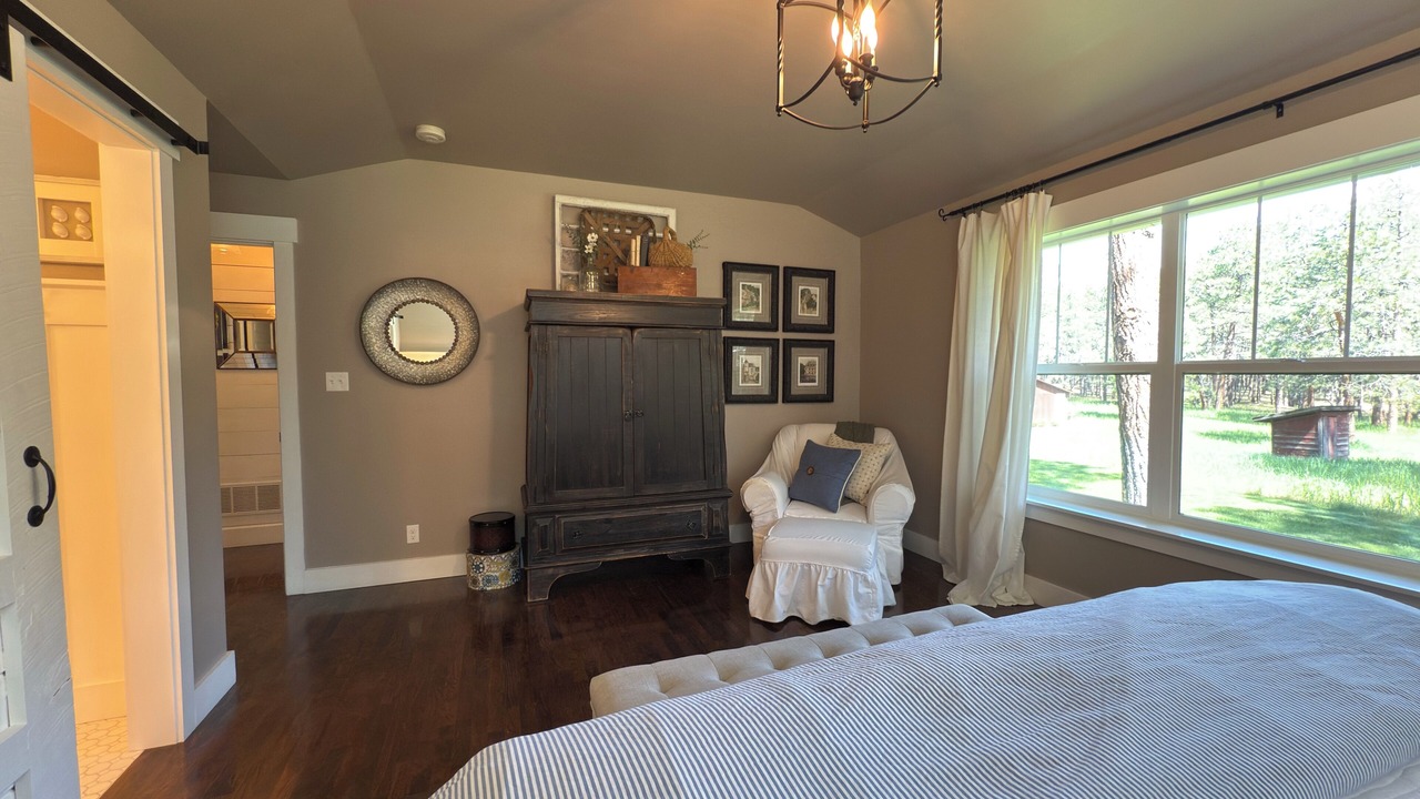 Photo of Bedroom in Monument