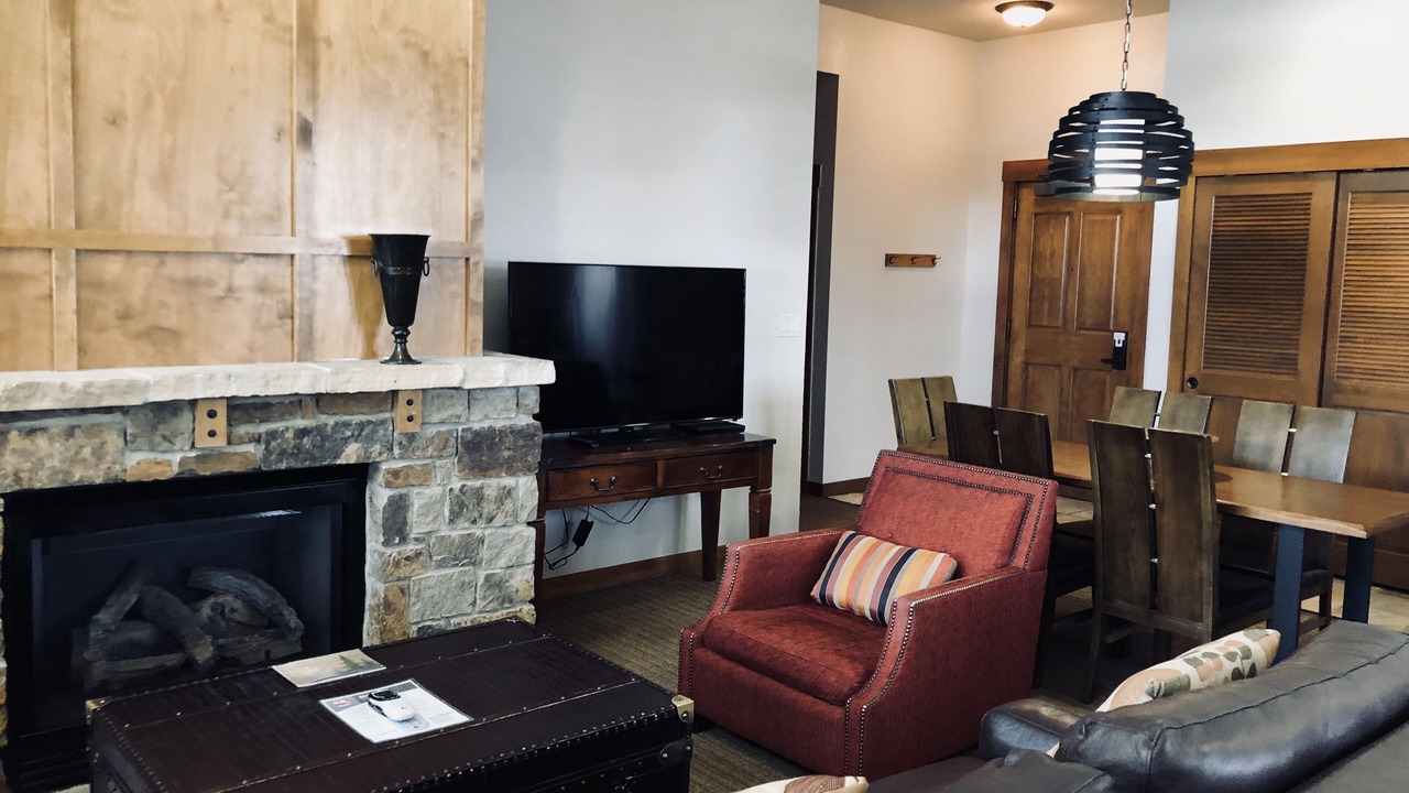 Photo of Bedroom in Peak 9