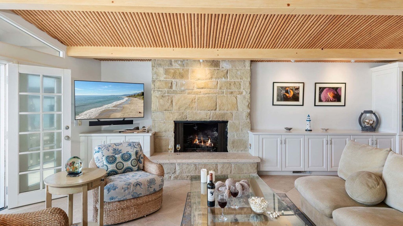 Photo of Livingroom in Toro Canyon