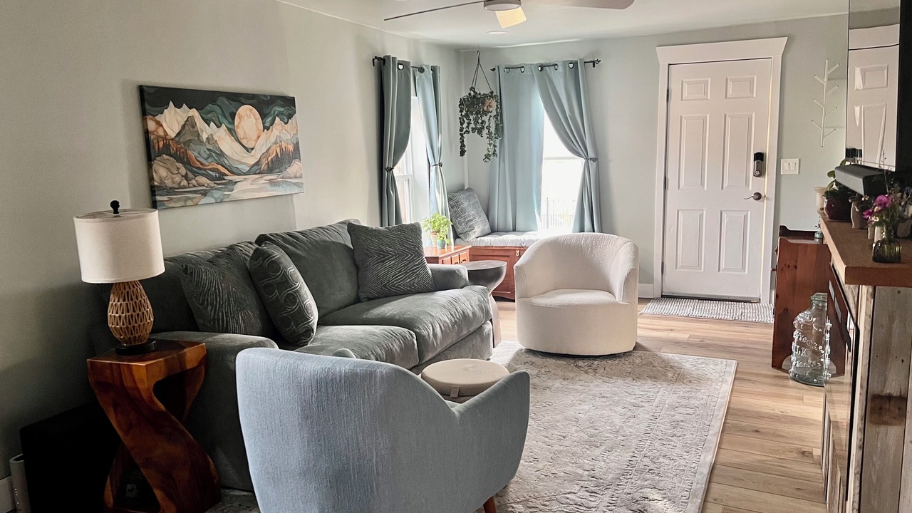 Photo of Livingroom in Martinez Park