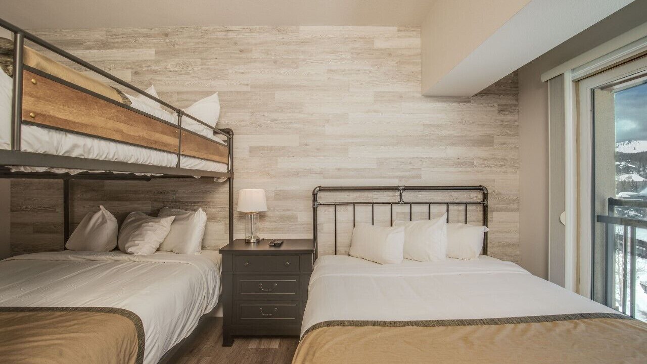 Photo of Bedroom in Peak 9