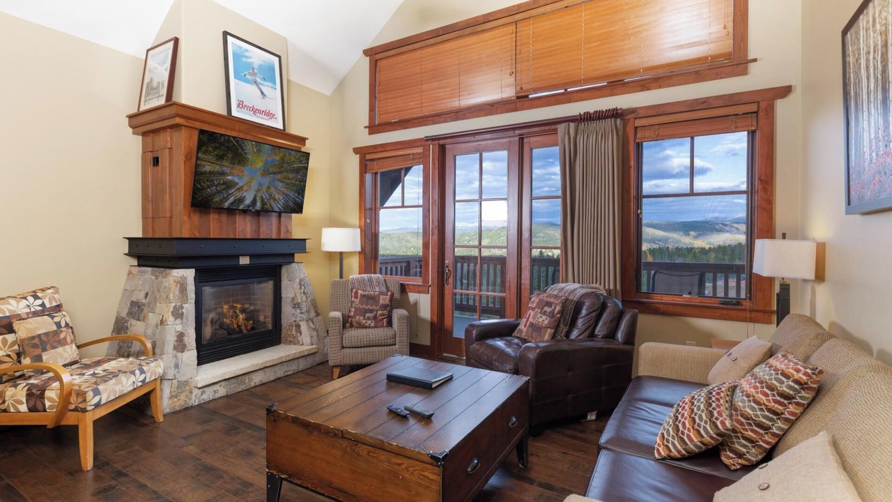 Photo of Livingroom in Peak 8