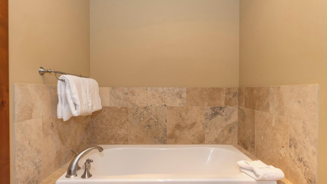 Photo of Bathroom in Peak 8