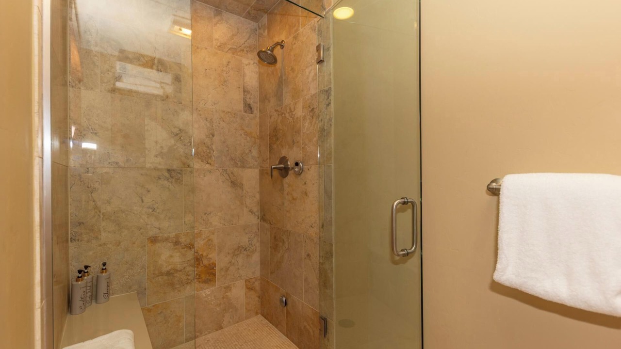 Photo of Bathroom in Peak 8