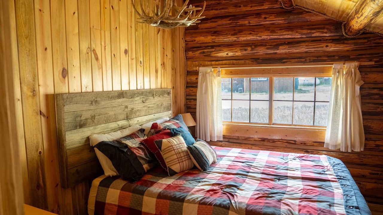 Photo of Bedroom in Lake City