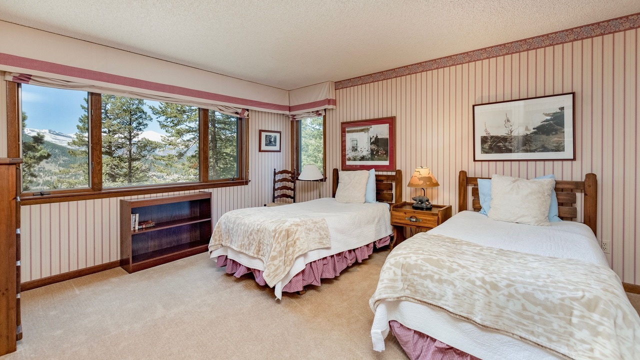 Photo of Bedroom in Windcliff Estates