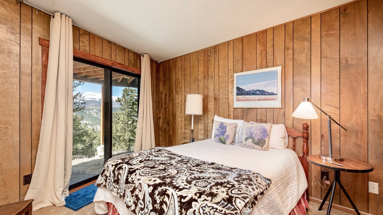 Photo of Bedroom in Windcliff Estates