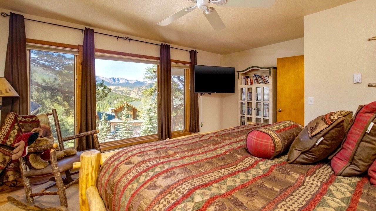 Photo of Bedroom in Windcliff Estates