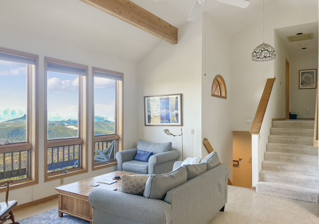 Photo of Livingroom in Richmond Hill Corridor