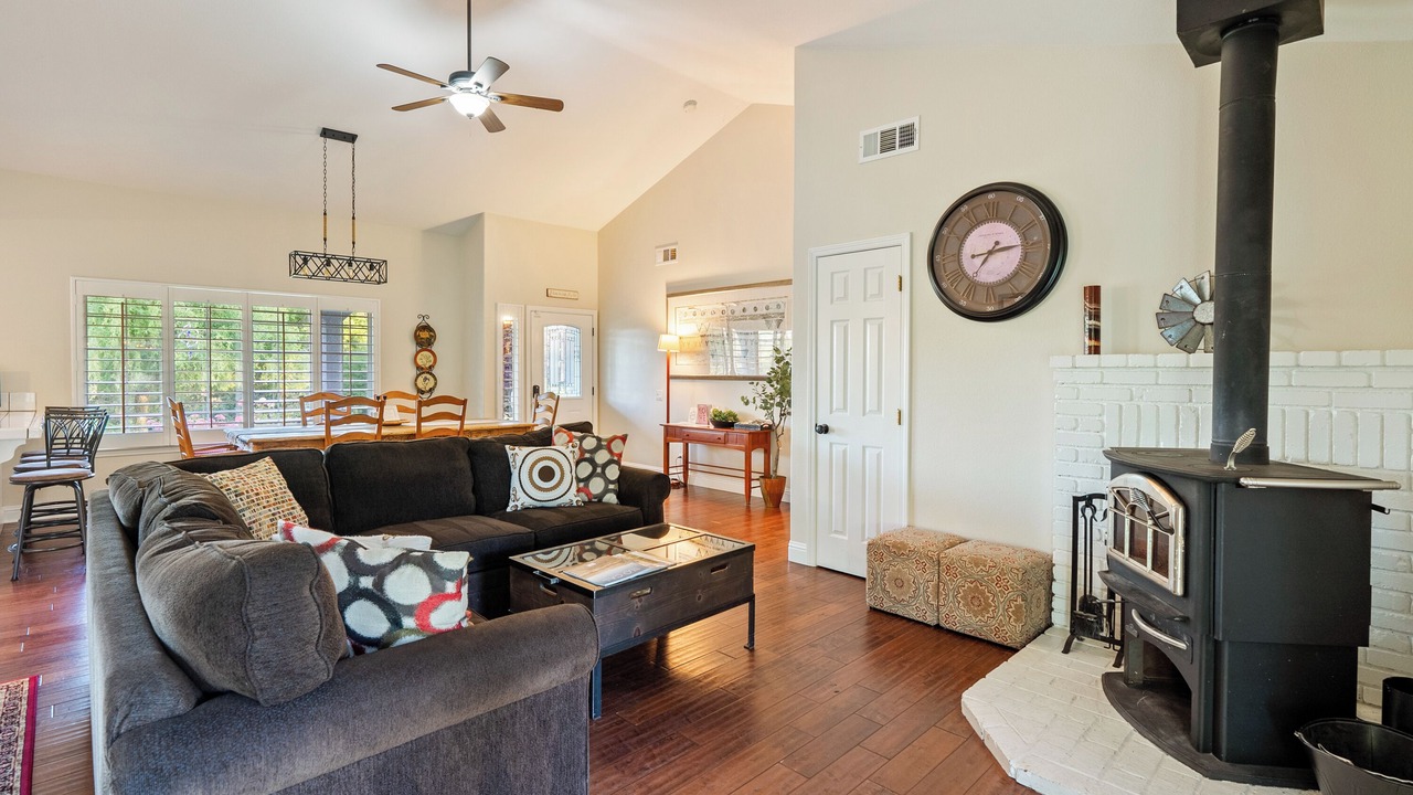 Photo of Livingroom in Templeton