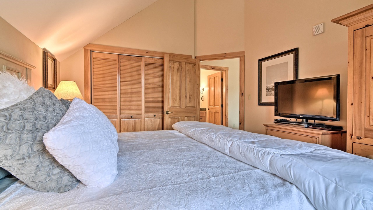 Photo of Bedroom in River Run
