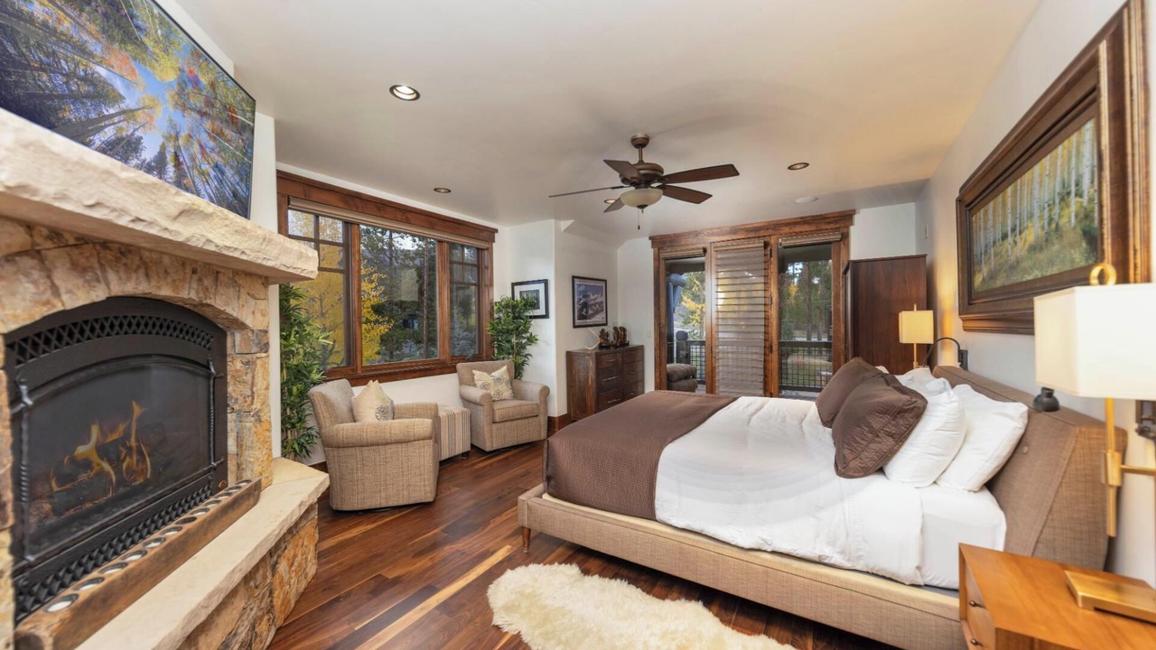 Photo of Bedroom in Peak 8