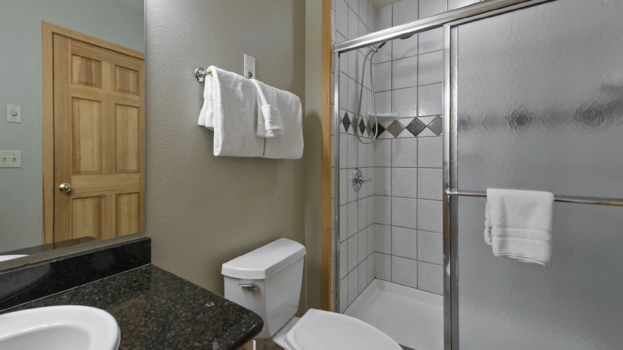 Photo of Bathroom in Four O'Clock