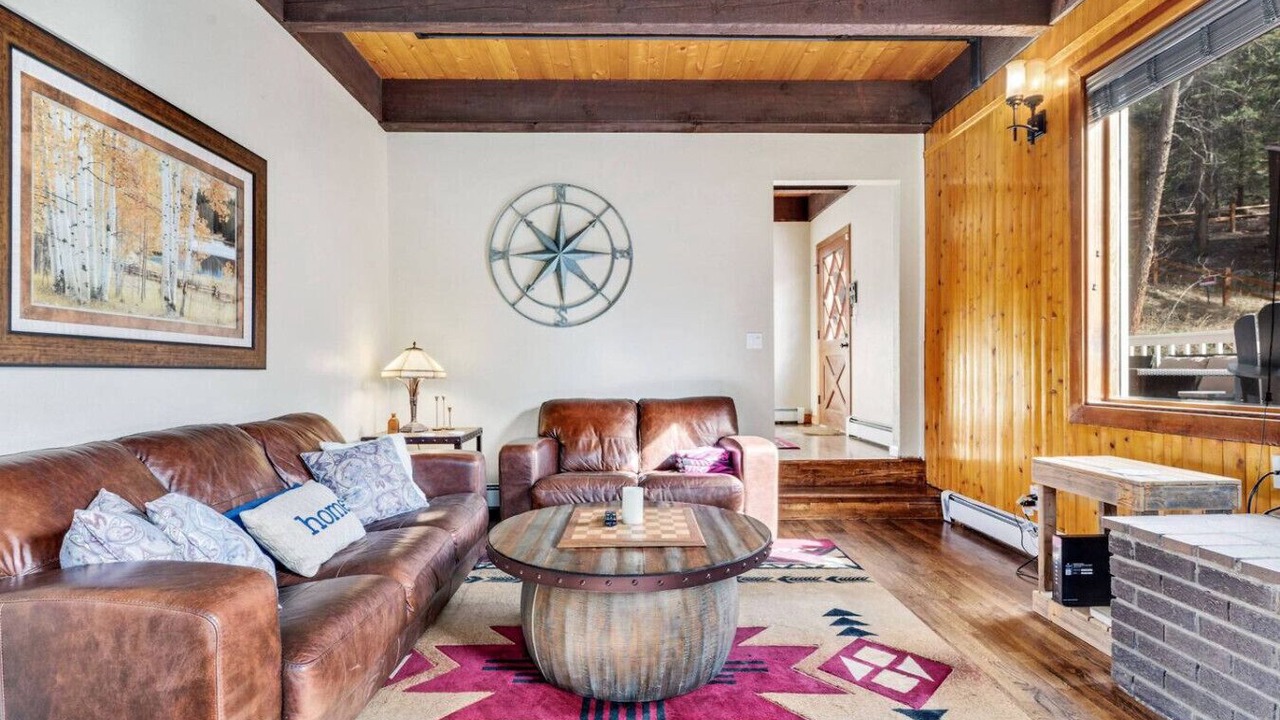 Photo of Livingroom in Idaho Springs
