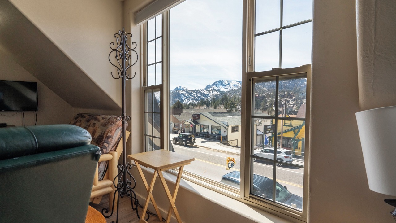 Photo of Livingroom in June Lake