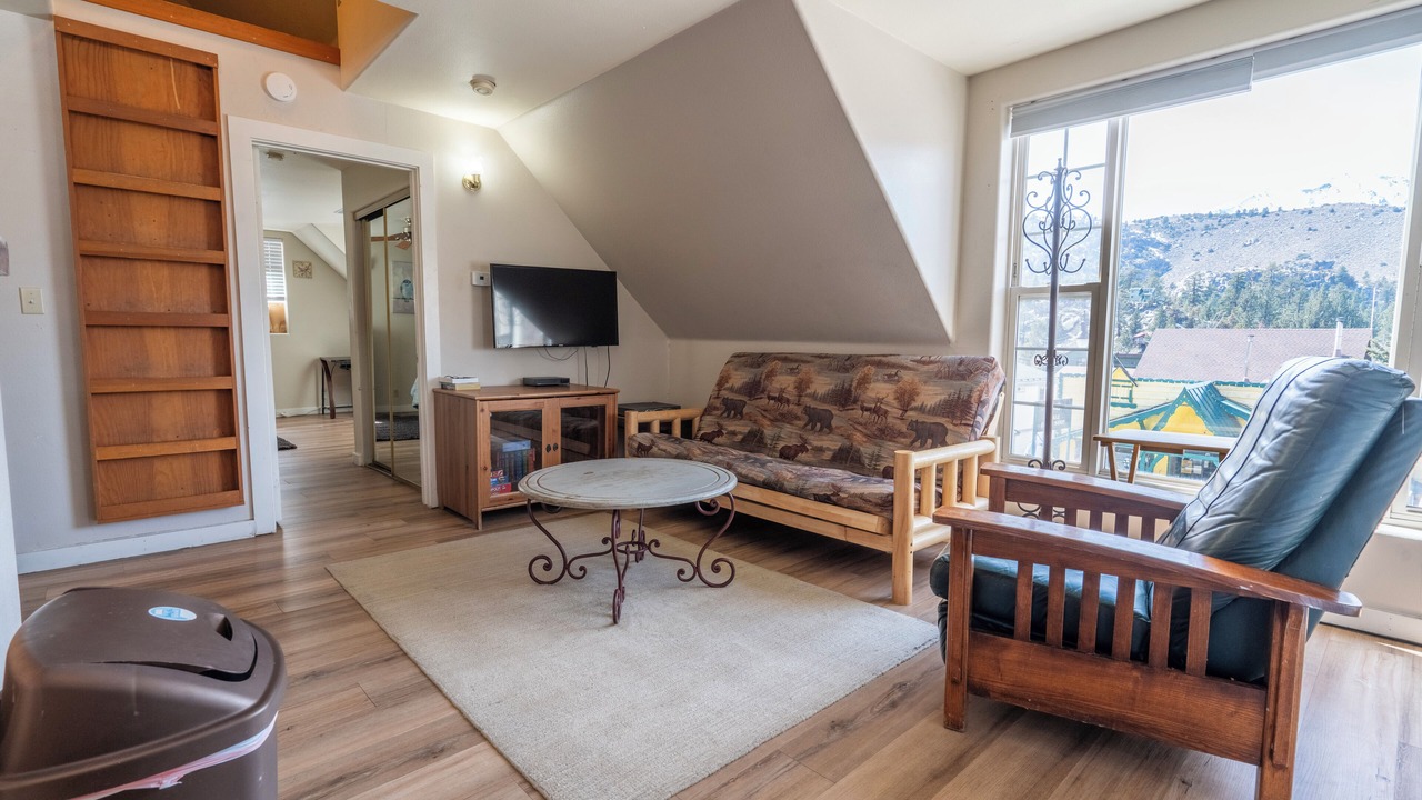 Photo of Livingroom in June Lake