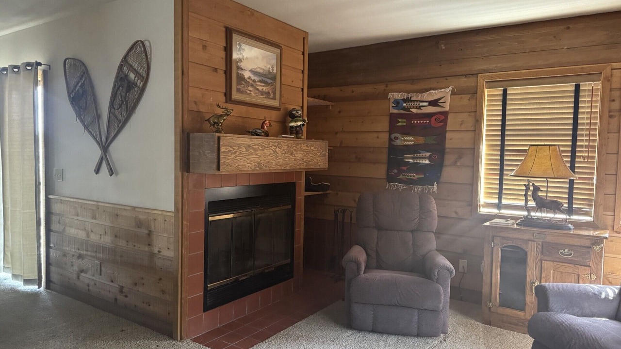 Photo of Livingroom in June Lake