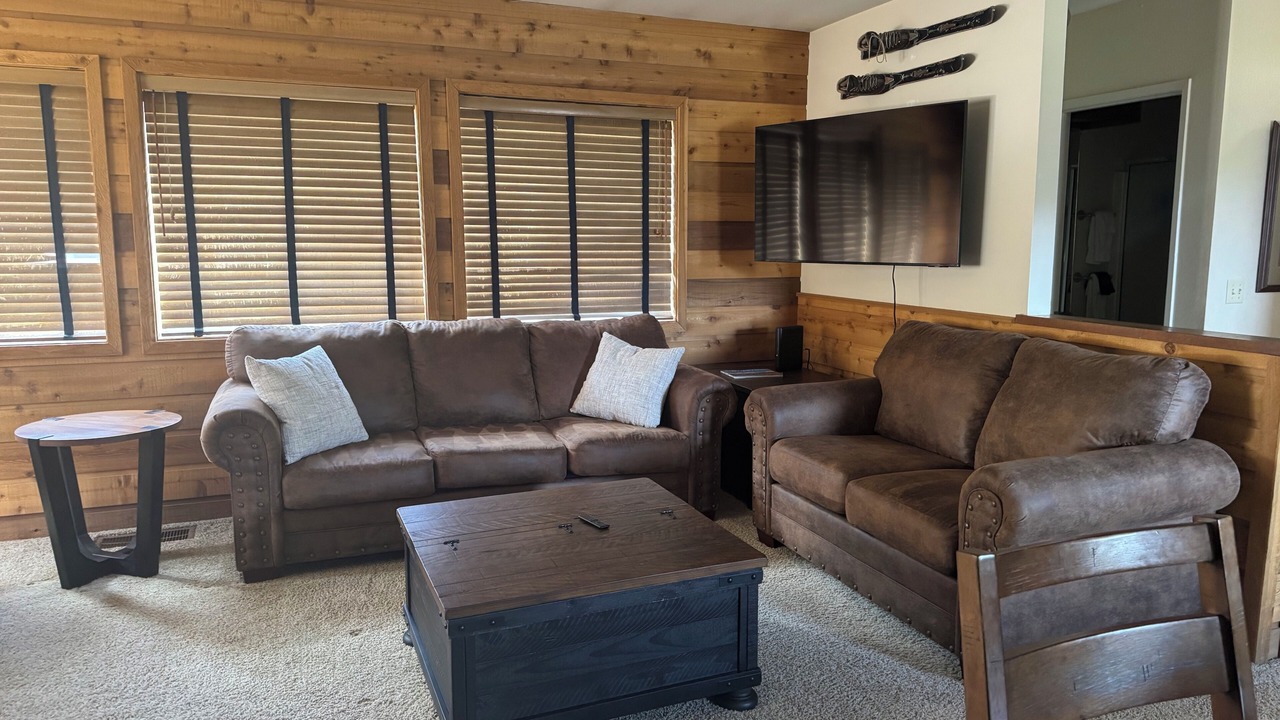 Photo of Livingroom in June Lake