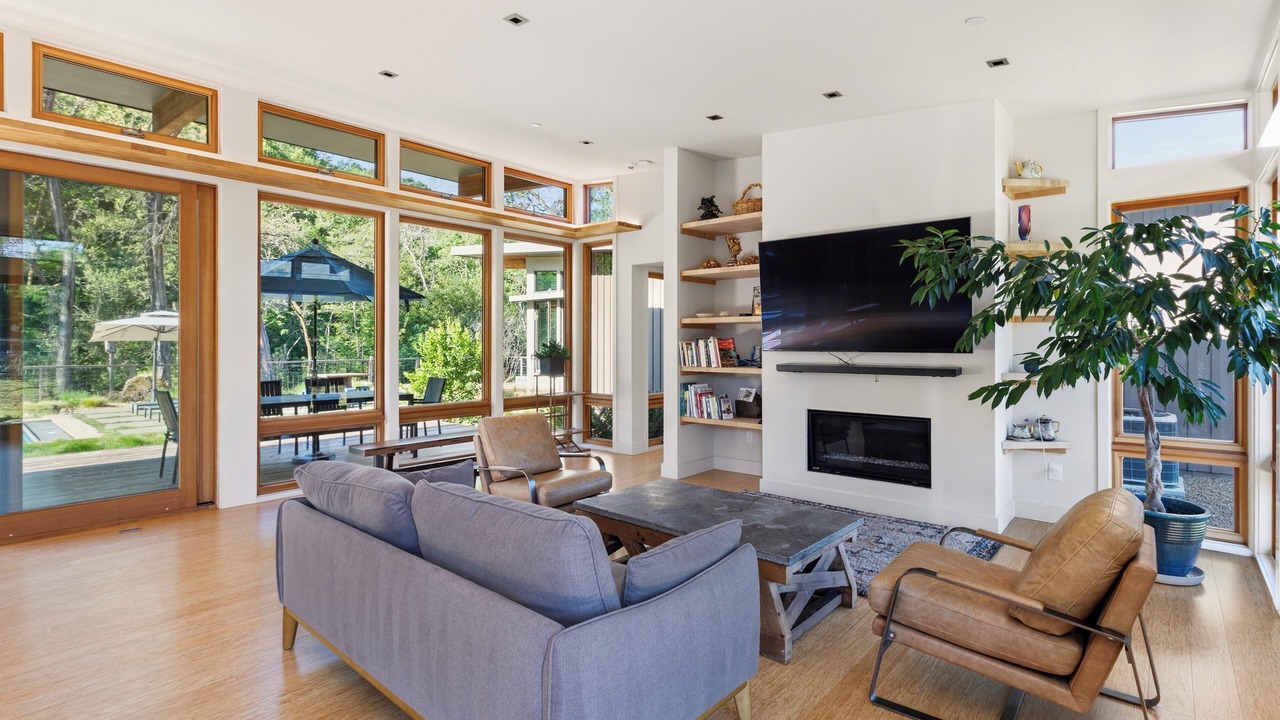 Photo of Livingroom in Kenwood
