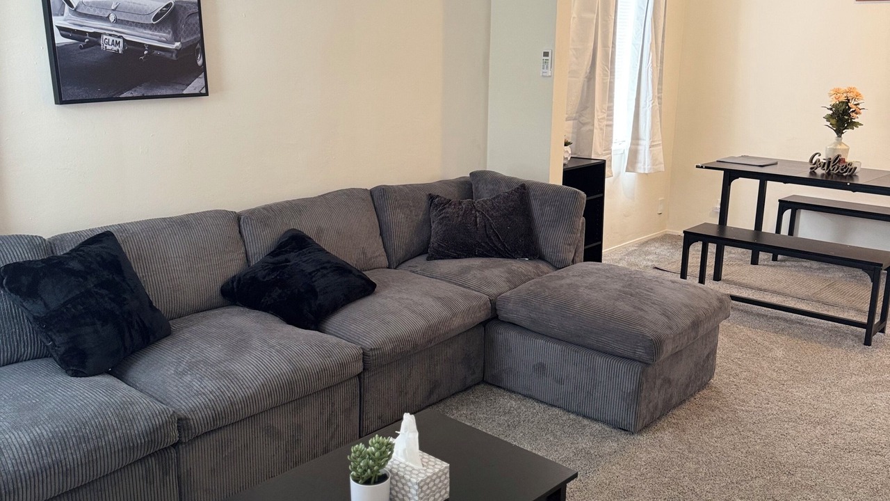 Photo of Livingroom in Upper Telegraph
