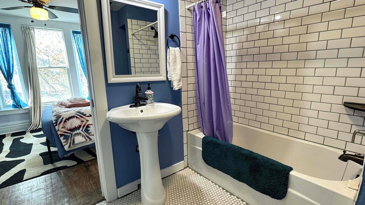 Photo of Bathroom in Jefferson Park
