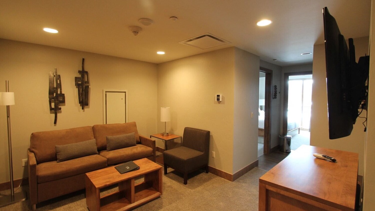 Photo of Livingroom in Peak 8