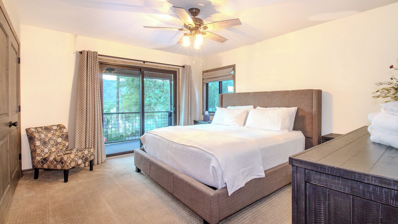 Photo of Bedroom in Holiday Shores