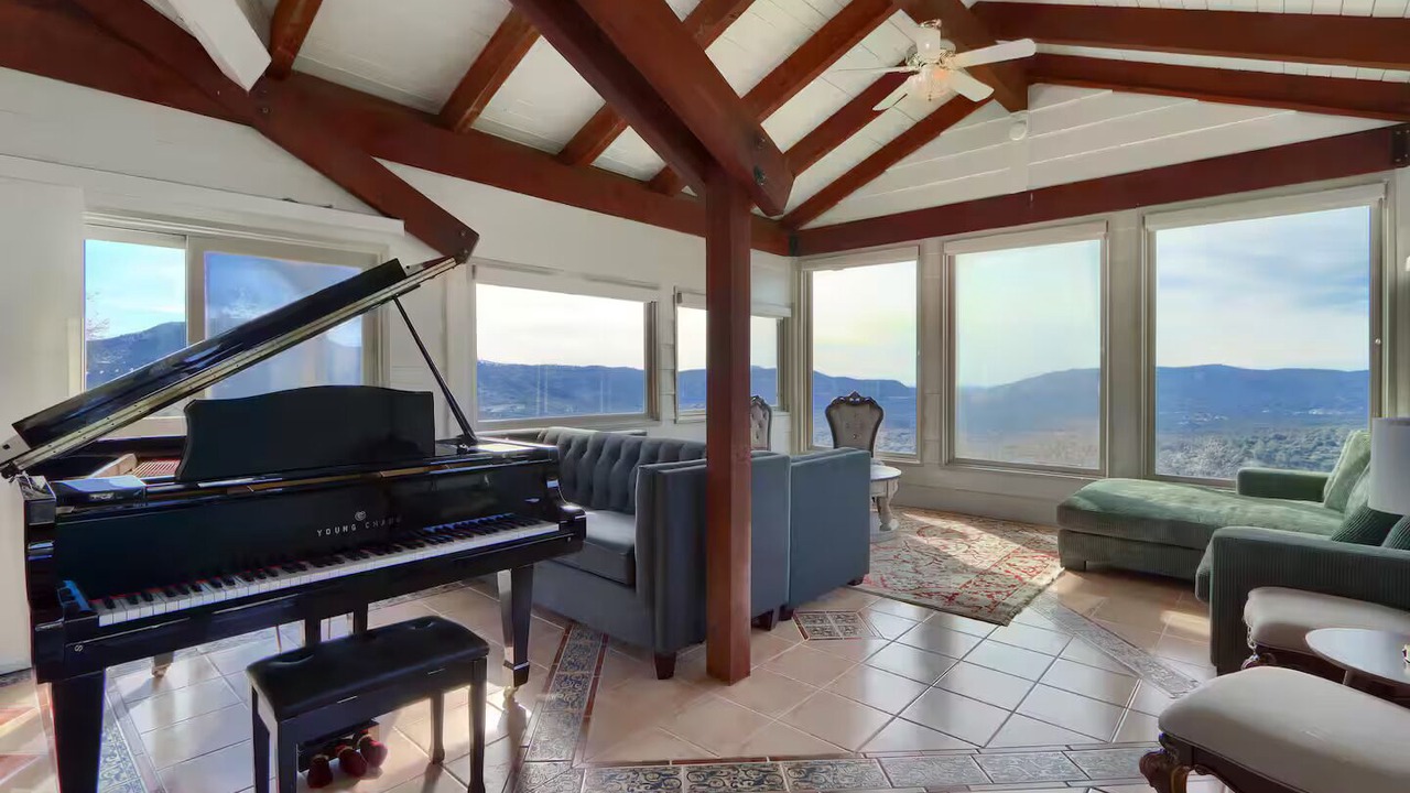Photo of Livingroom in Oakhurst